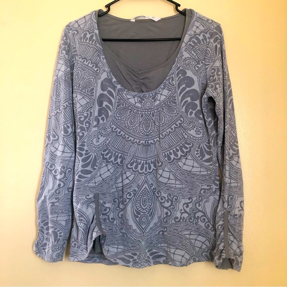 Athleta Tops - Athleta Gray Mandala Printed Long Sleeve size M